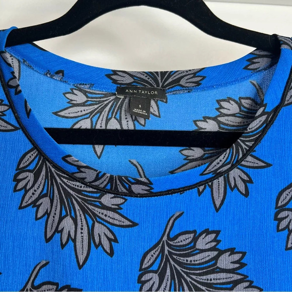 Ann Taylor Beautiful Royal Blue and Gray Piped Short Sleeve. Size Small. - Picture 4 of 11